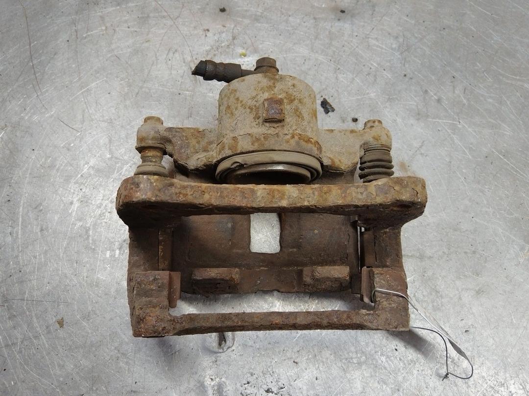 Суппорт передний левый P2M0U1 Toyota Corolla купить в магазине запчастей бу