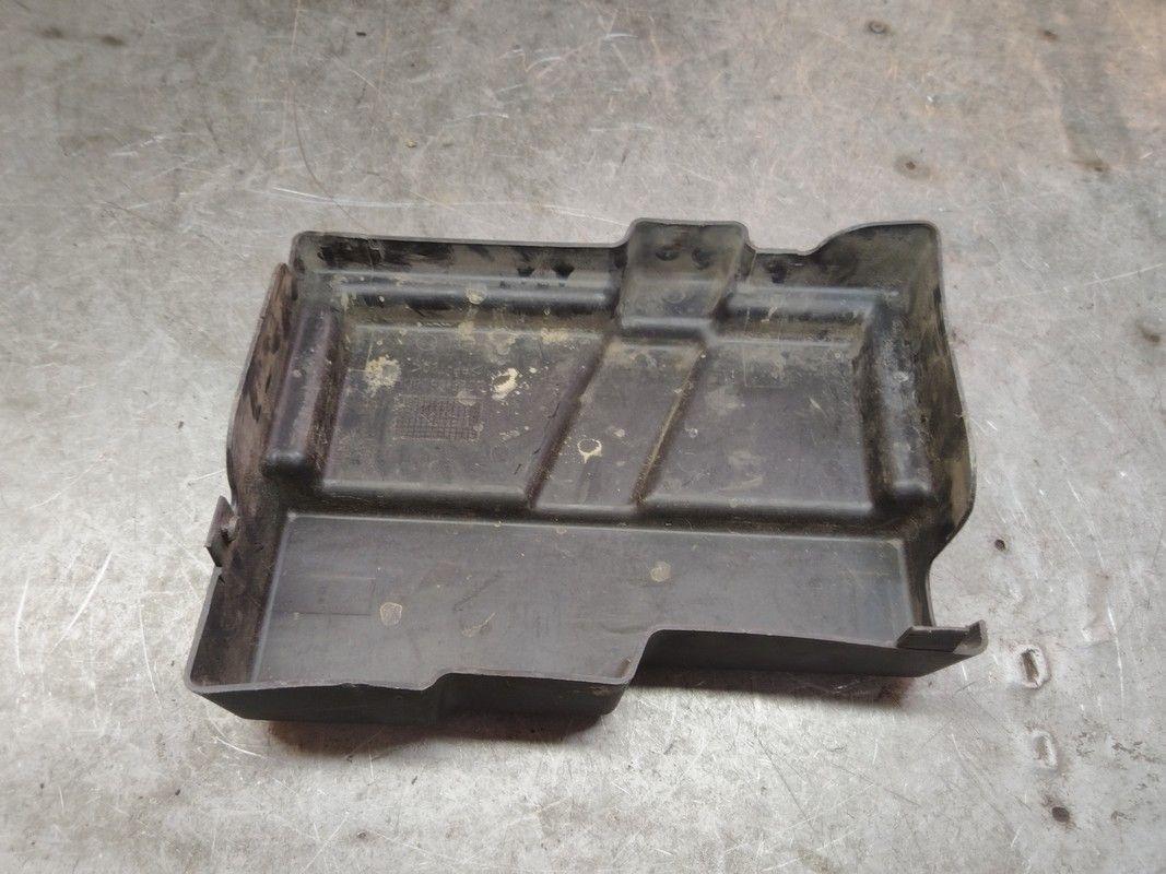 Крышка аккумулятора 1SGNYN Peugeot 406 - Фото 2