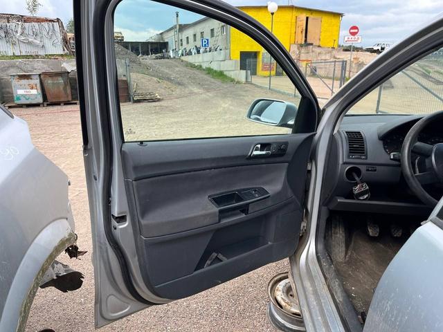 Обшивка двери передней левой (дверная карта) O9G2OR Volkswagen Polo