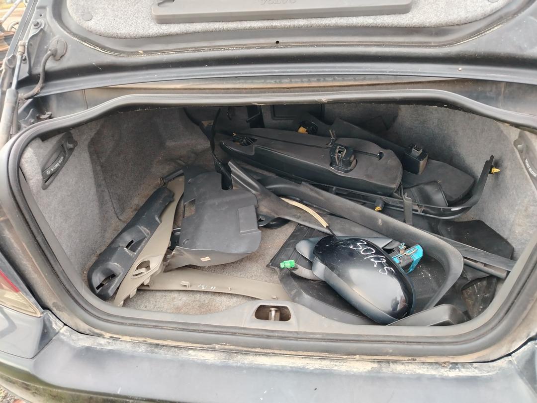 Ответная часть замка багажника ZB4M49 Volvo S60