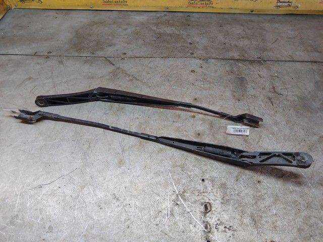 Щеткодержатель (поводок стеклоочистителя, дворник) YC3J63 Volkswagen Passat - Фото 3