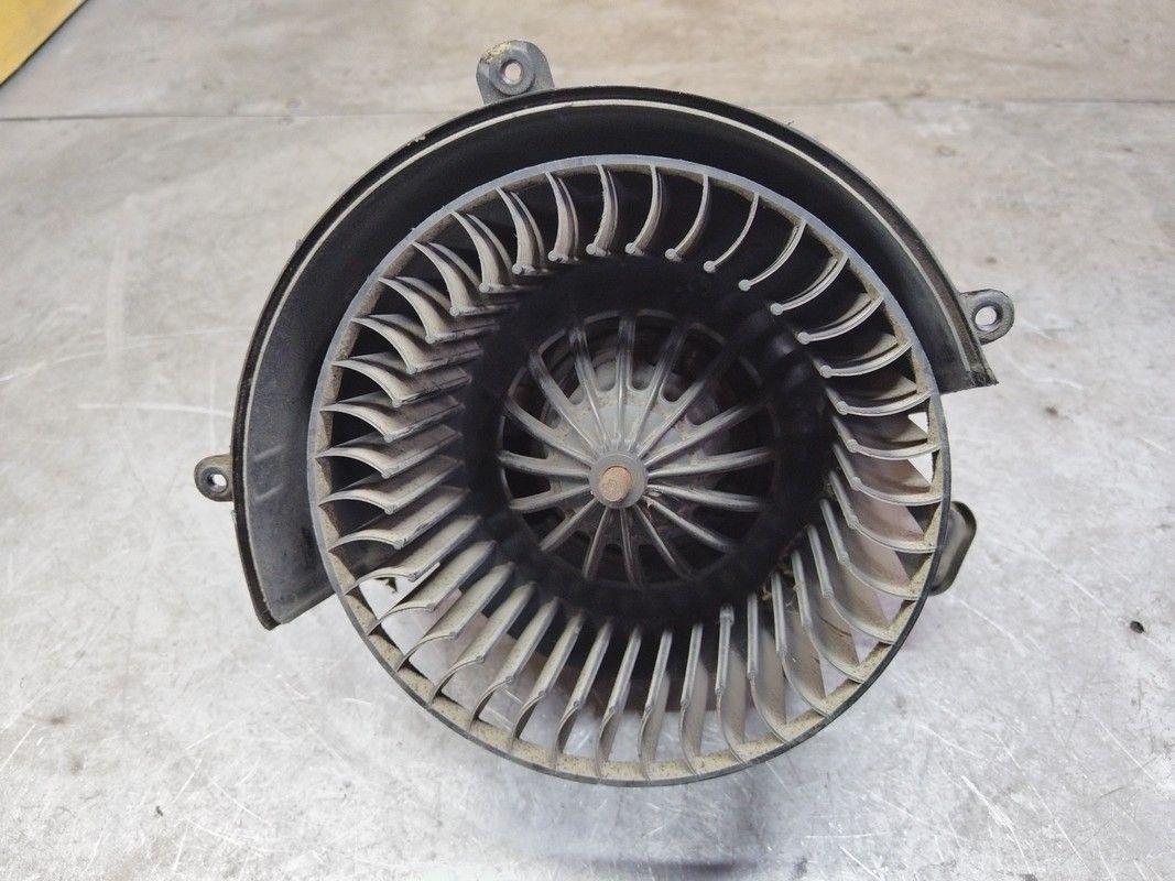 Моторчик печки 1O4JFT Opel Astra купить на авторазборке