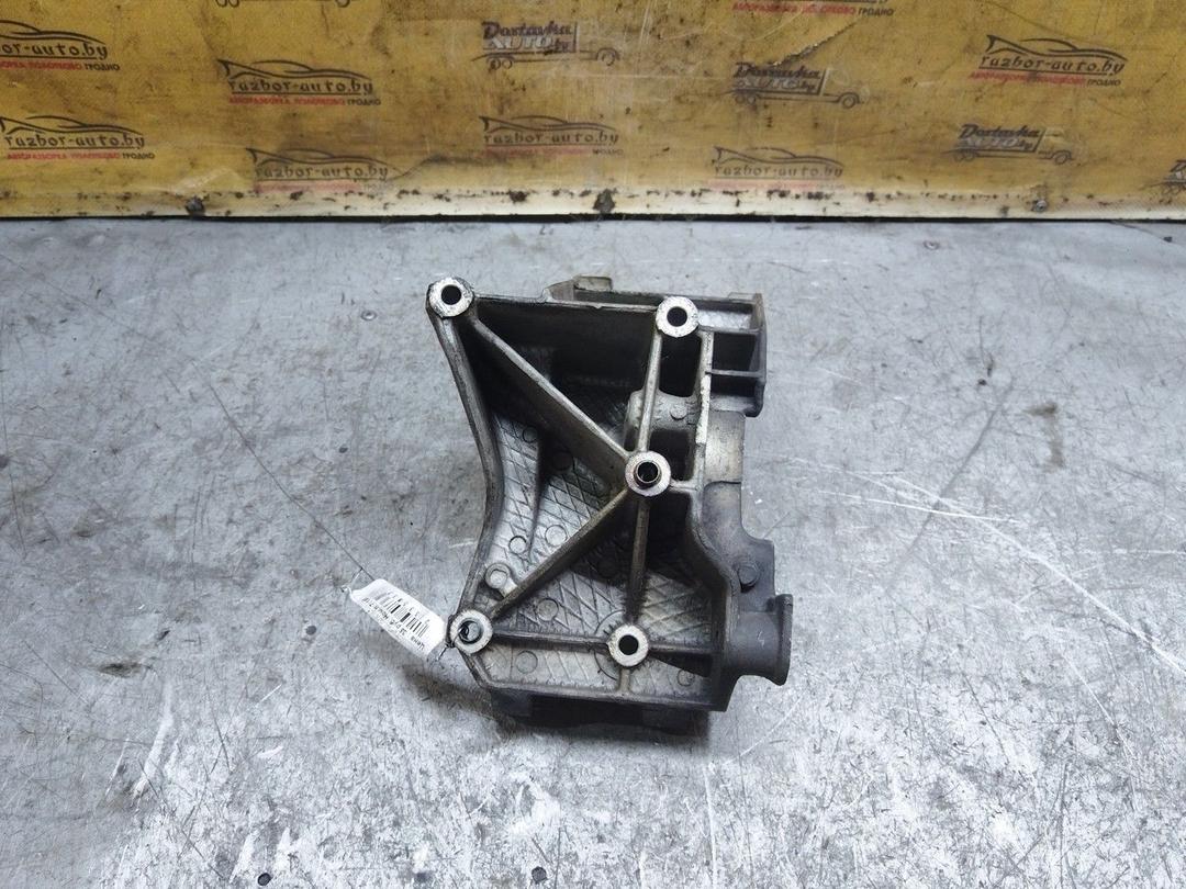 Кронштейн генератора 08UMEJ Peugeot 406 - Фото 2