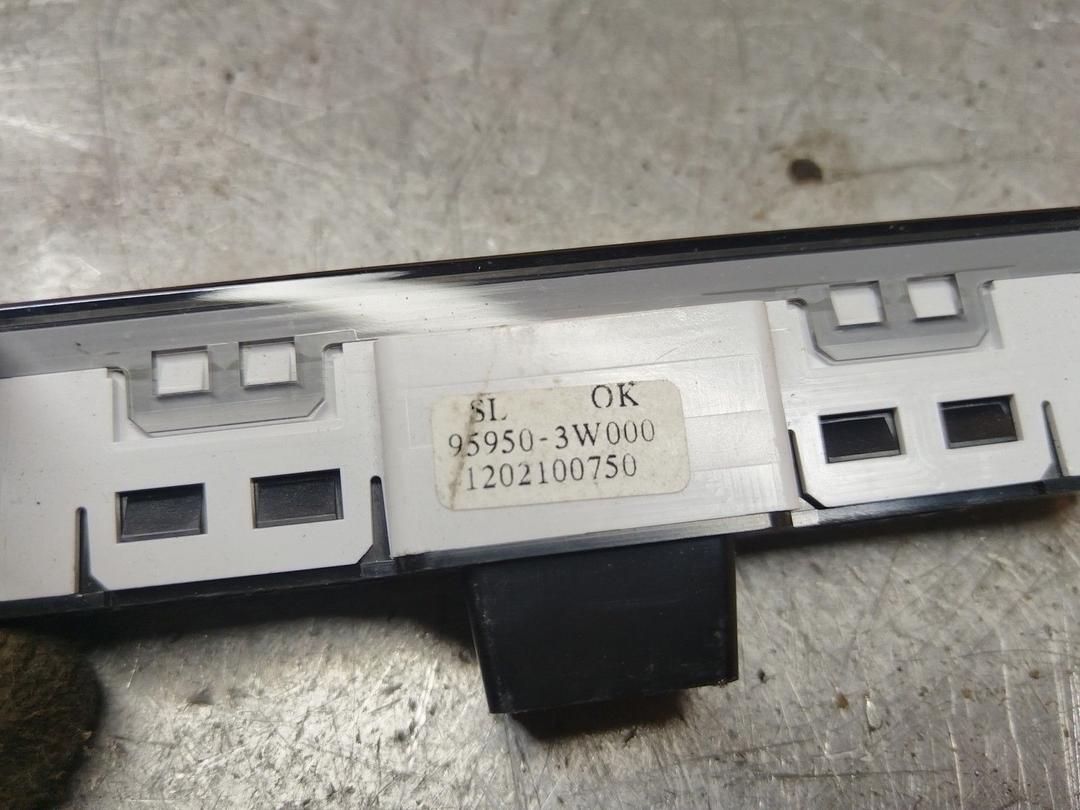 Дисплей EV0C62 Kia Sportage купить в магазине запчастей бу