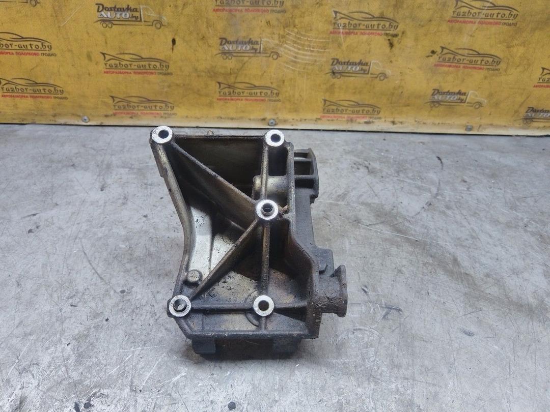 Кронштейн генератора OU2I5P Peugeot 406