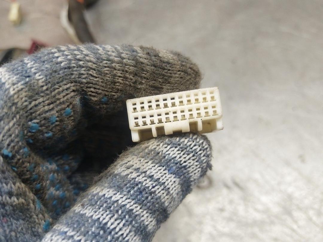 Проводка двери передней правой I3229Q Toyota Avensis купить с доставкой