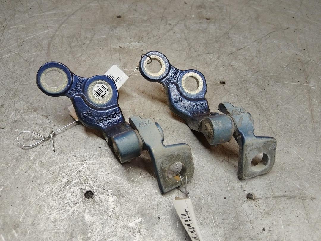 Петля двери задней левой I8IQR7 Ford Focus купить