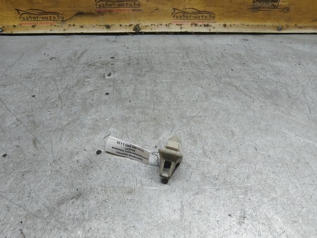 Крепление (крючок) солнцезащитного козырька 8X4C77 Volvo S60 купить