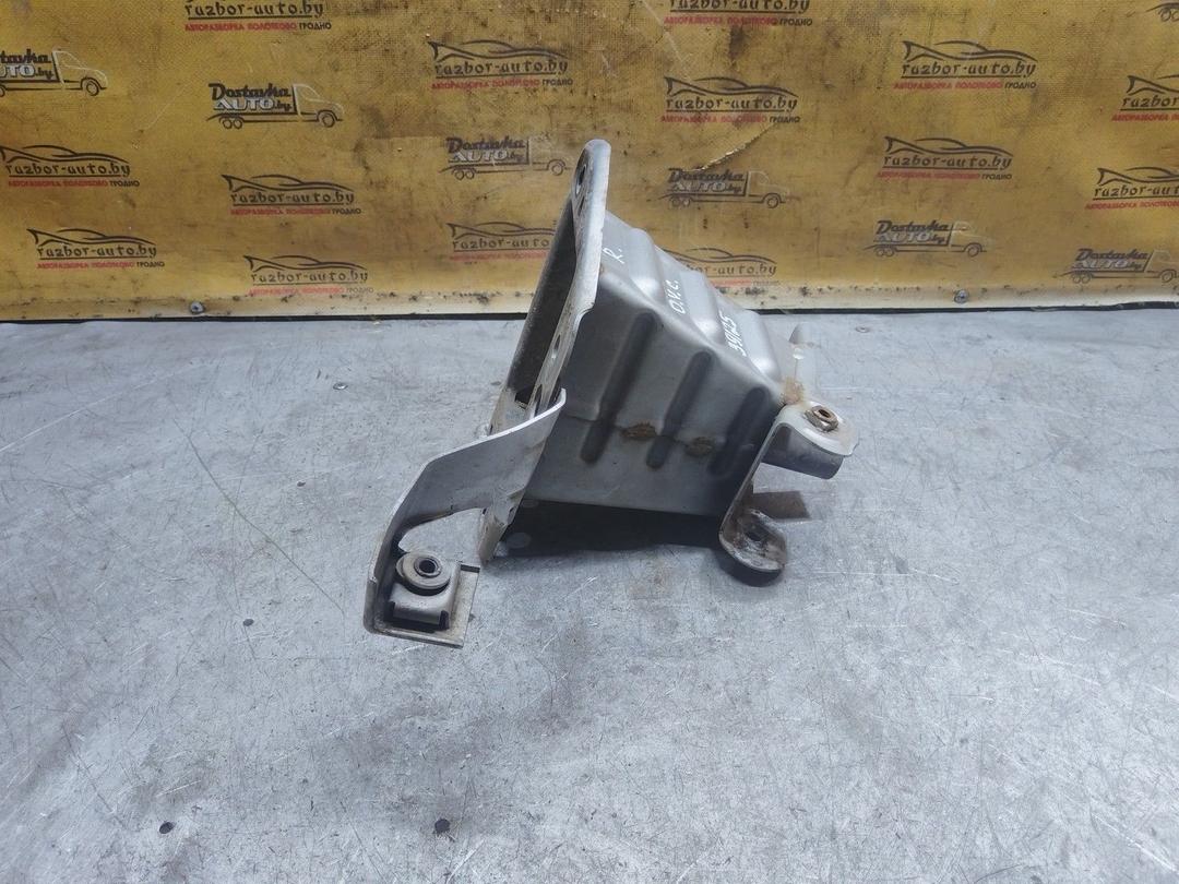 Кронштейн усилителя бампера переднего (Домик) NS4YCK Opel Vectra