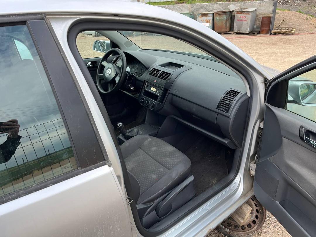 Уплотнитель двери передней правой 5UPVF6 Volkswagen Polo