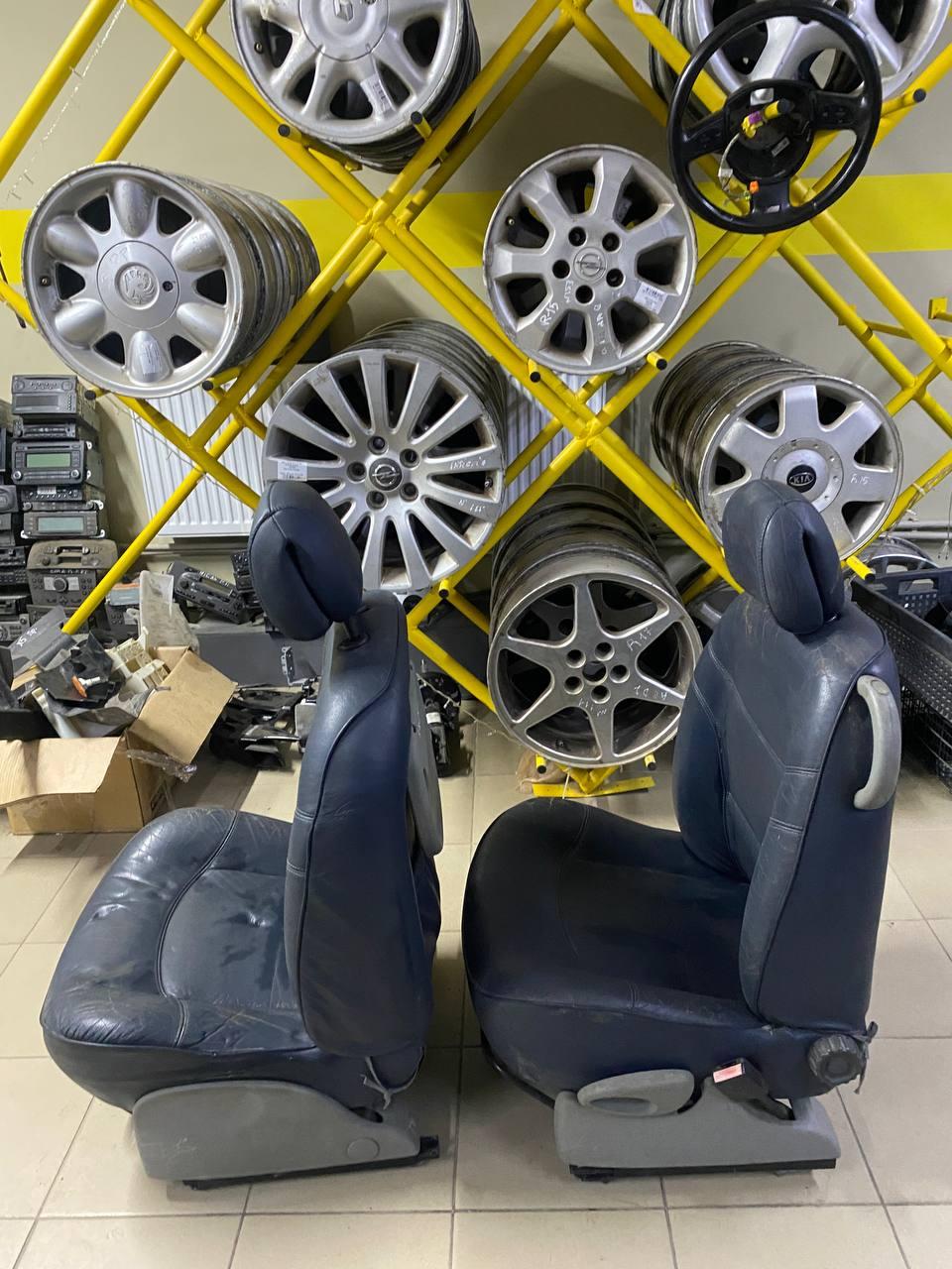 Салон (комплект сидений) AARP81 Renault Scenic купить в магазине запчастей бу