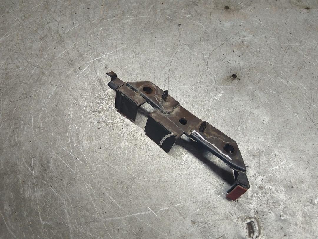 Кронштейн крепления бампера переднего K8N911 Ford Fusion