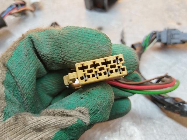 Проводка двери передней правой 00Y401 Saab 9-3 undefined