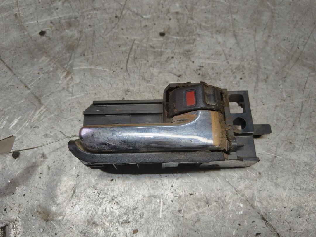 Ручка внутренняя задняя правая ZG3LV6 Toyota Avensis