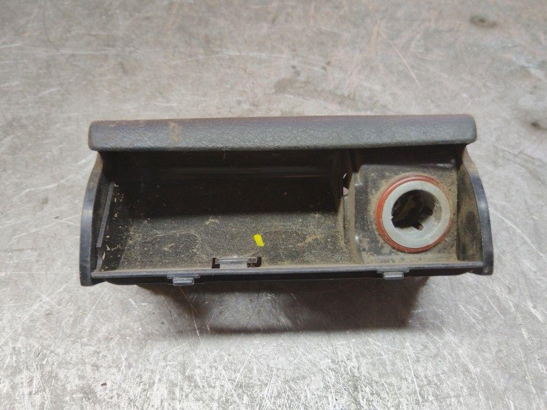 Пепельница 4P1U0H Ford Galaxy купить в магазине запчастей бу