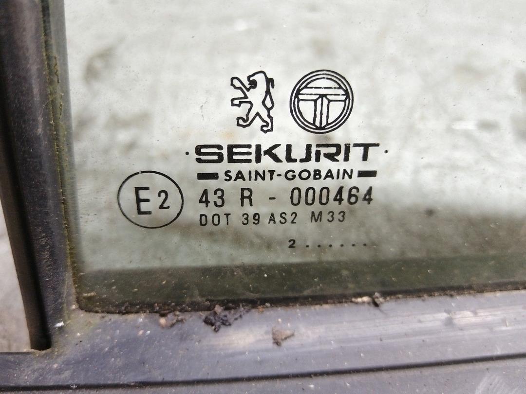 Стекло двери задней левой GKP2W2 Peugeot 405 купить