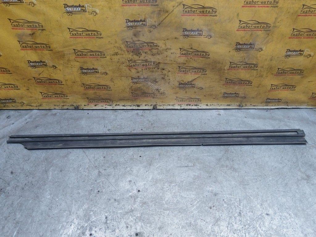 Молдинг двери передней правой T3DCBE Audi 100 - Фото 4