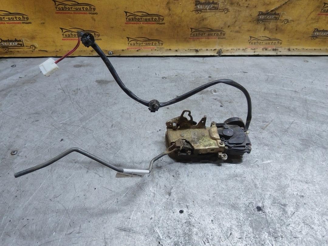 Замок двери передней правой U5U6O0 Mazda Premacy - Фото 6