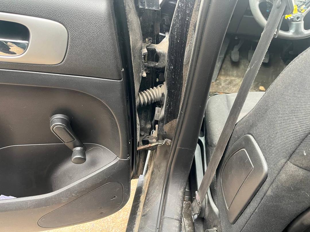 Ограничитель открывания двери задней 15FC4A Peugeot 307