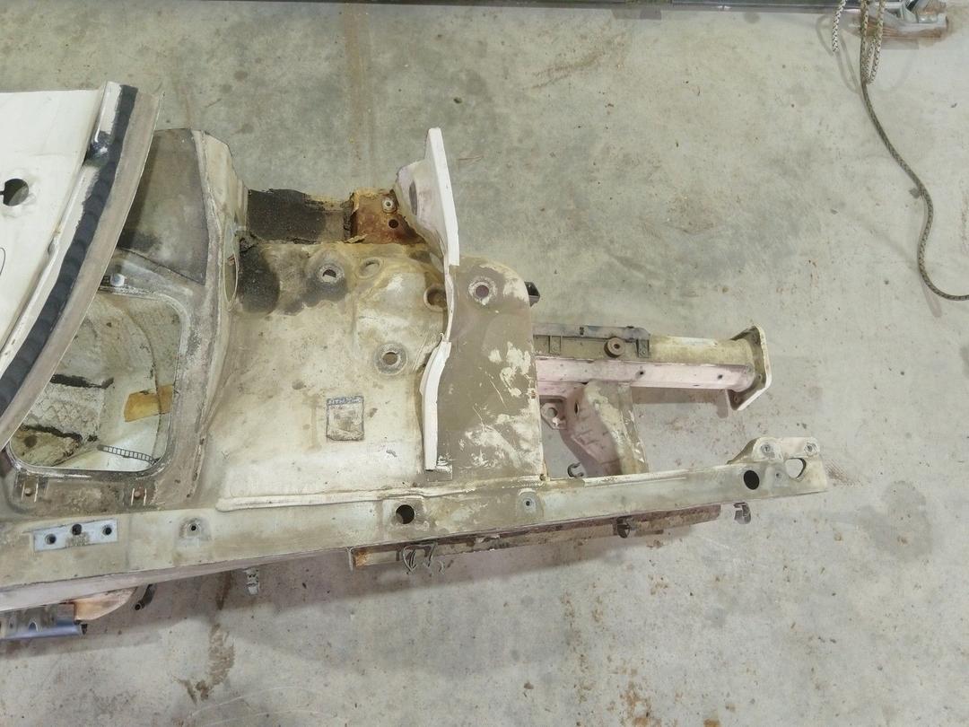 Лонжерон правый 5FYEUV Audi A4 купить