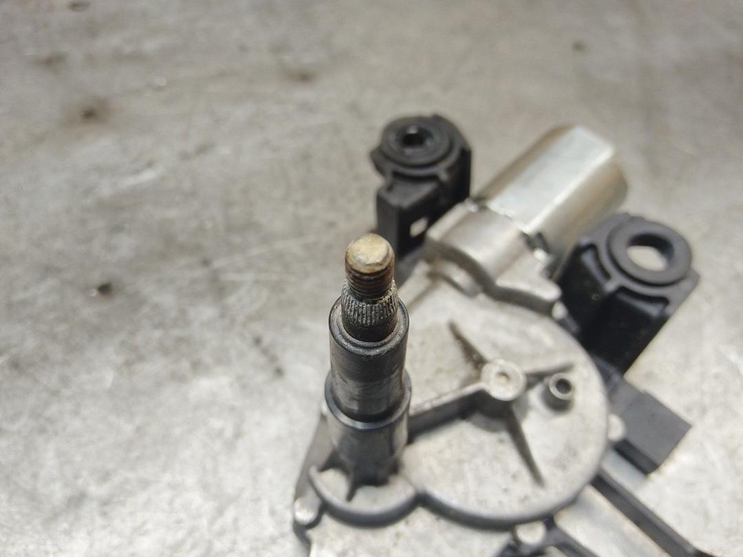 Моторчик заднего стеклоочистителя (дворника) KVHGET Citroen C4 - Фото 2