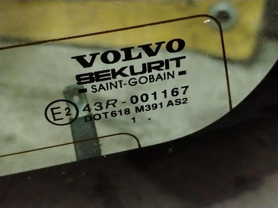 Стекло заднее UC3URM Volvo V40 - Фото 2