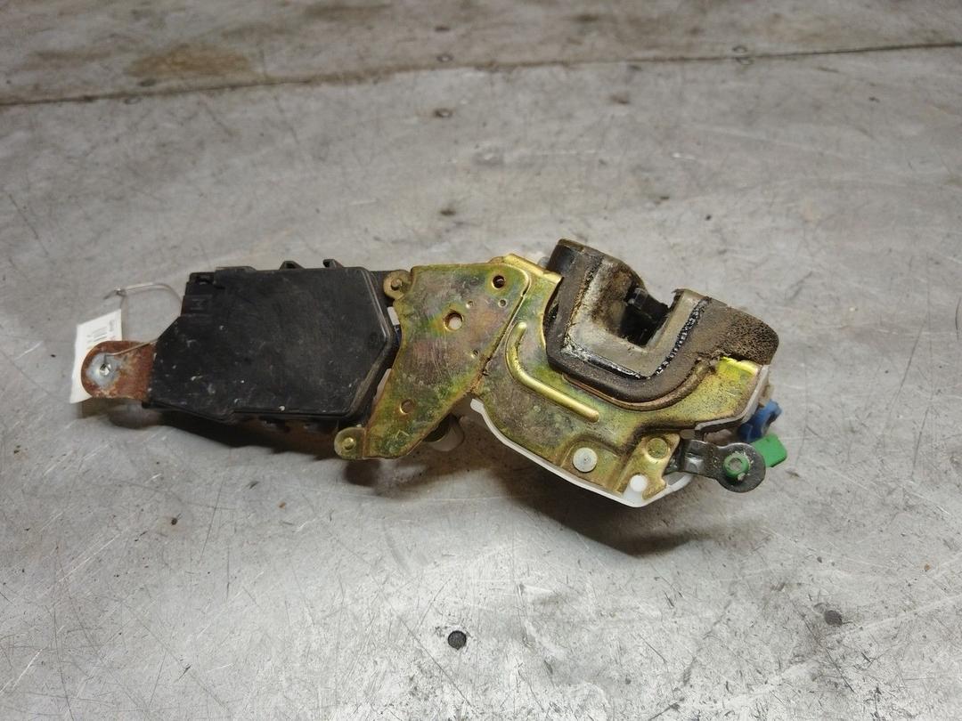 Замок двери передней левой PM9HWW Subaru Forester купить в магазине запчастей бу