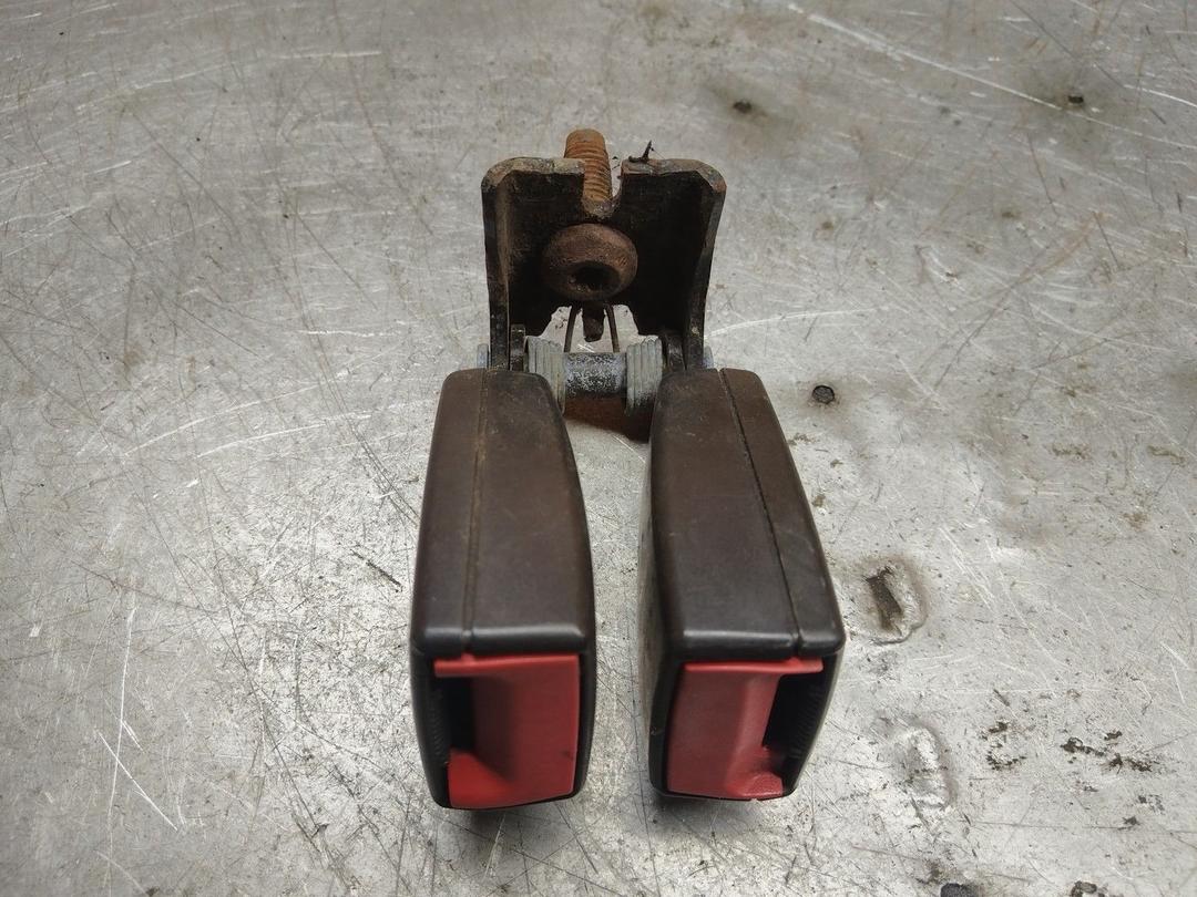 Замок ремня безопасности Q6W38Q Ford Fusion купить в магазине запчастей бу