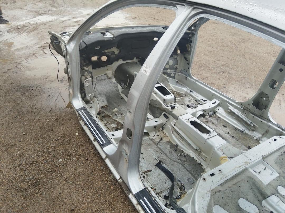 Стойка кузовная центральная левая 5WN8HZ Volkswagen Passat купить в магазине запчастей бу