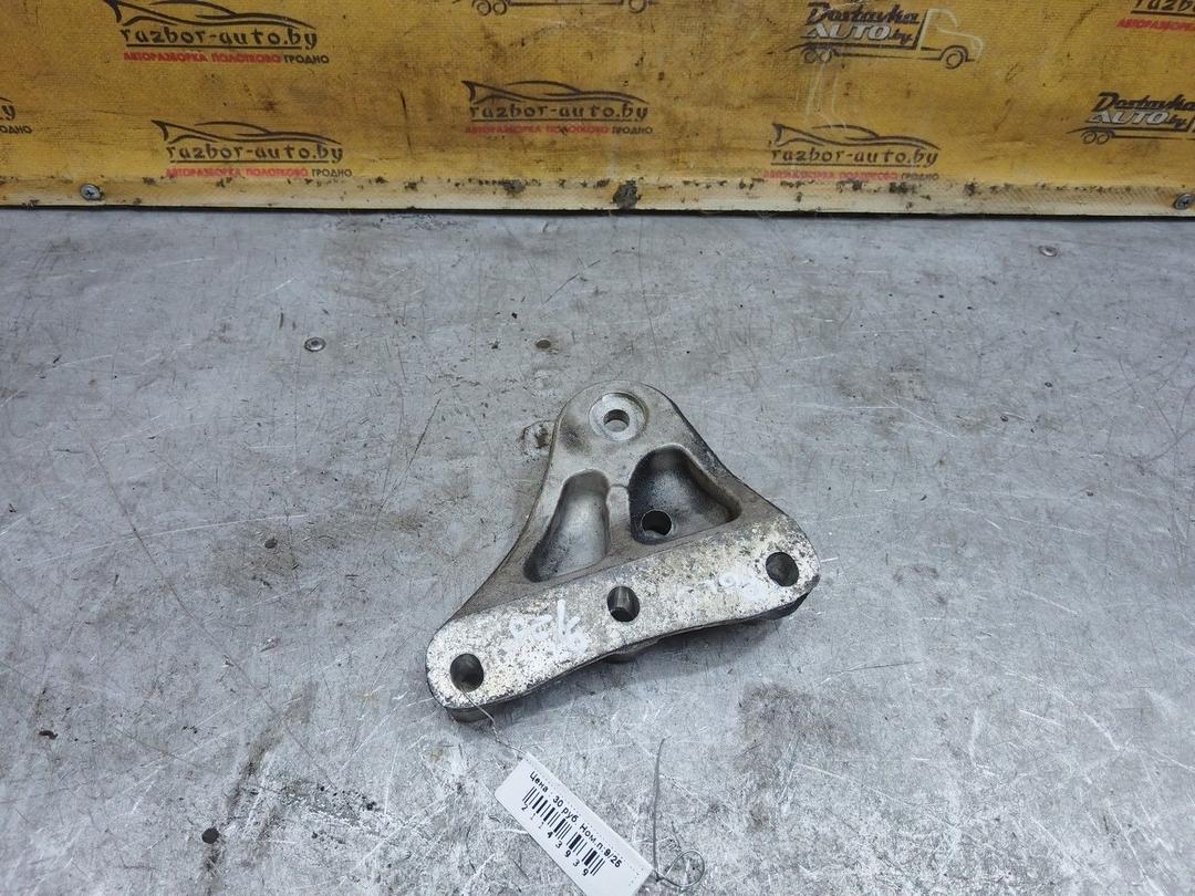 Кронштейн двигателя M0YE36 Volkswagen Polo - Фото 4