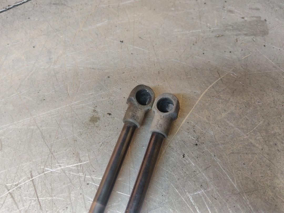 Амортизатор крышки багажника (3-5 двери) JP0XQU BMW X5 E53 купить