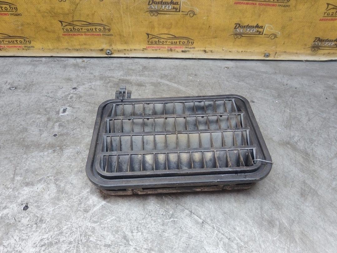Решетка вентиляции кузова RI5N84 Mercedes C W202 купить на авторазборке