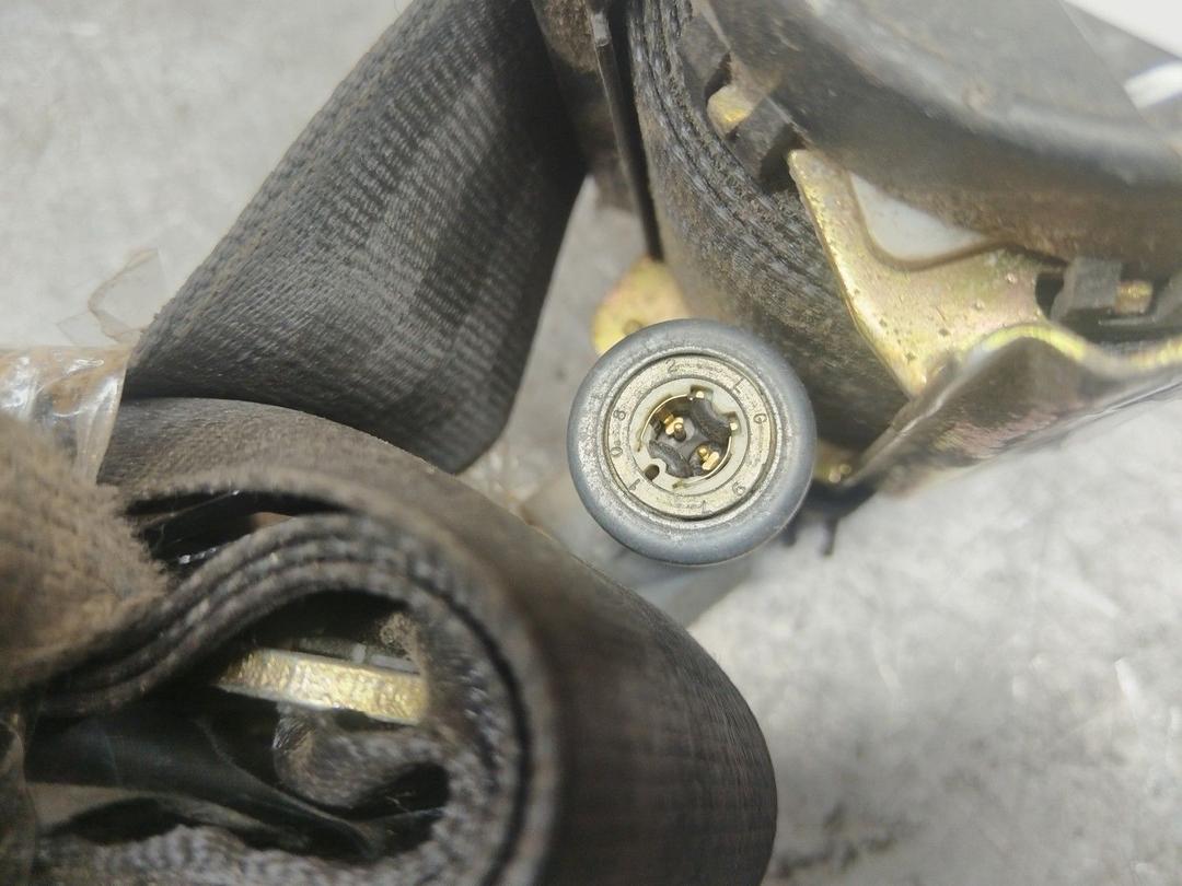 Ремень безопасности передний правый LFB7VQ Audi A4 купить в магазине запчастей бу