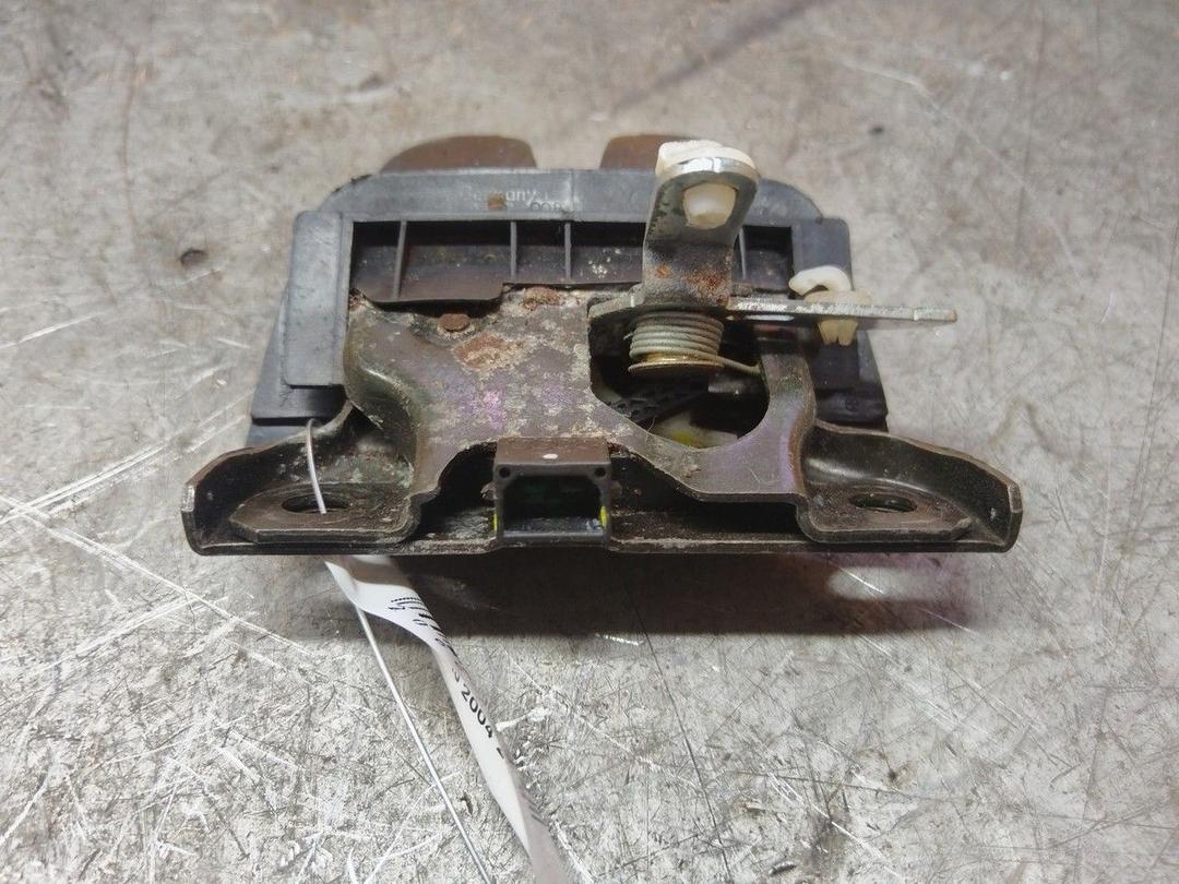 Замок багажника YZ2D56 Audi A6 купить с доставкой