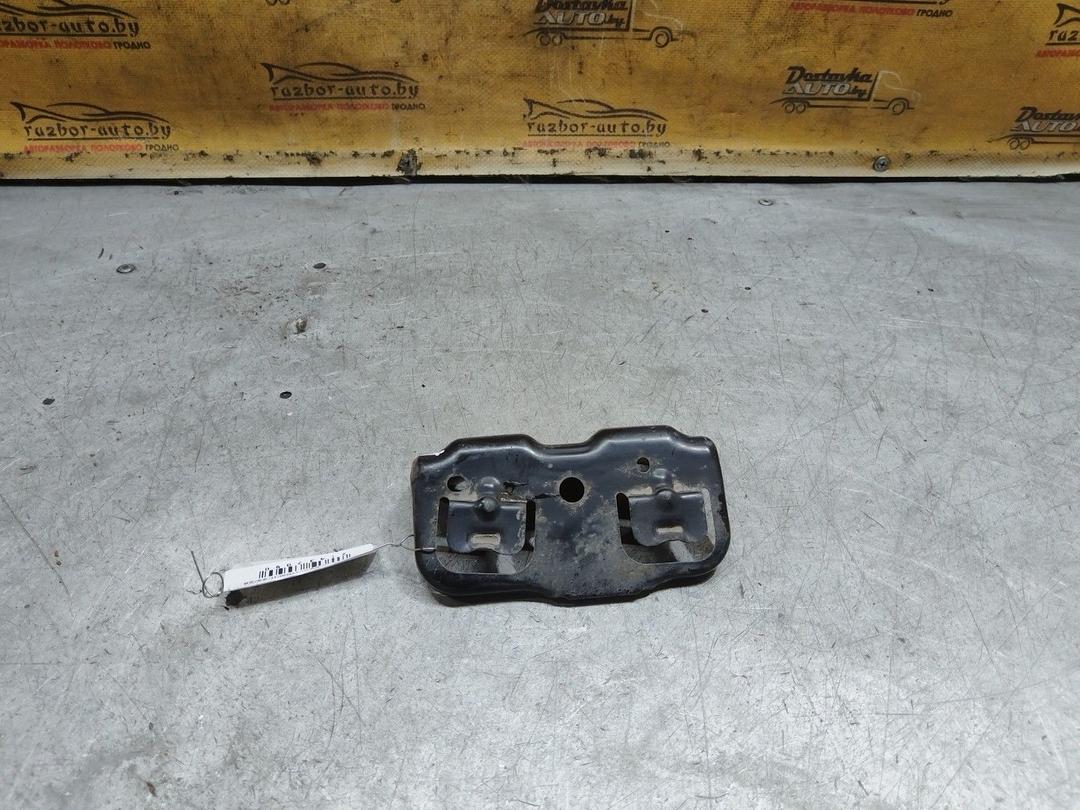 Кронштейн крепления бампера заднего E8EPP9 Honda Accord