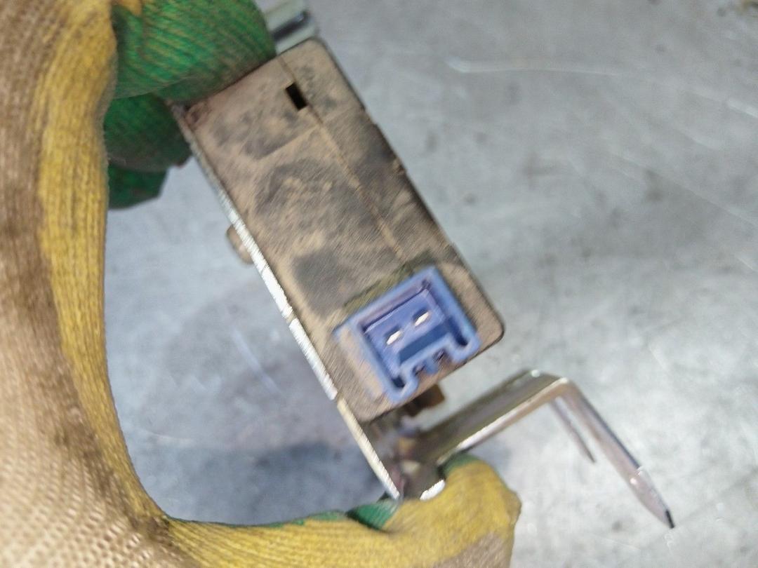 Активатор замка багажника 80TNCB Opel Omega купить в магазине запчастей бу