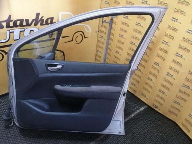 Обшивка двери передней правой (дверная карта) 4VCXRC Peugeot 307 купить
