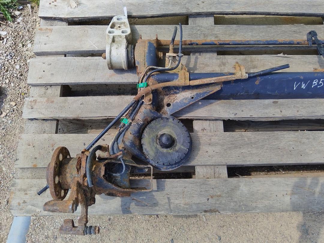 Балка подвески задняя 3L826R Volkswagen Passat undefined