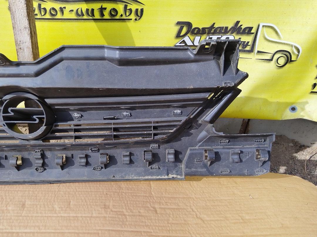 Решетка капота 4E8R9O Opel Corsa купить с доставкой