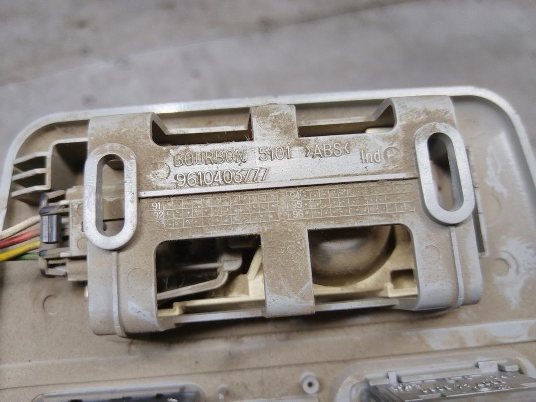 Фонарь салона (плафон) 6AU3QJ Peugeot 306 купить в магазине запчастей бу