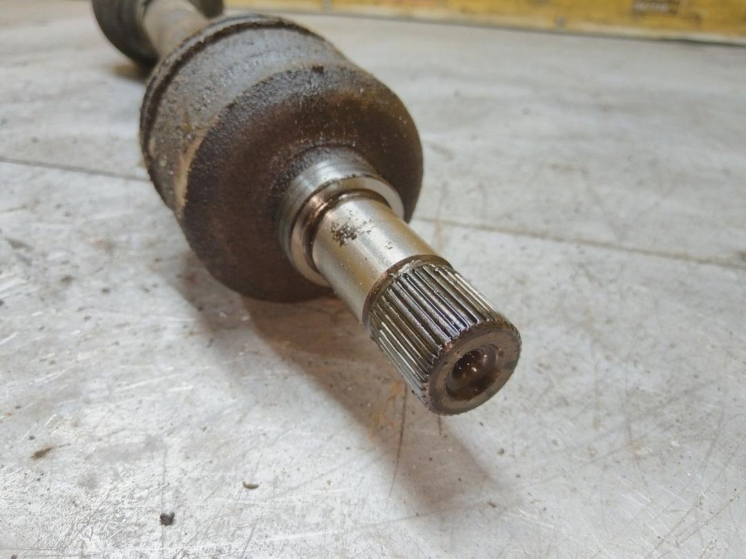 Полуось передняя левая (приводной вал, ШРУС) 9VJ386 Peugeot 406 купить на авторазборке