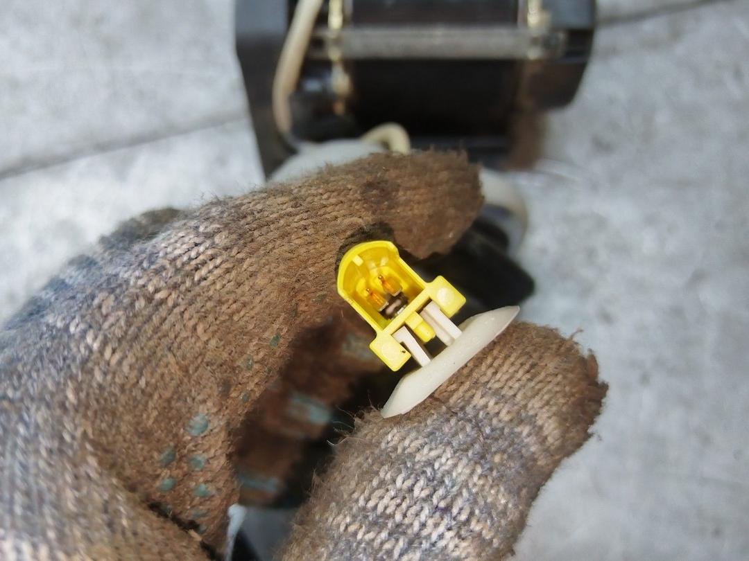 Ремень безопасности передний правый 0HNYDH Volkswagen Golf купить