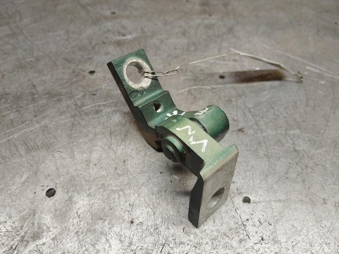 Петля двери передней правой 1VFI9O Volkswagen Passat купить