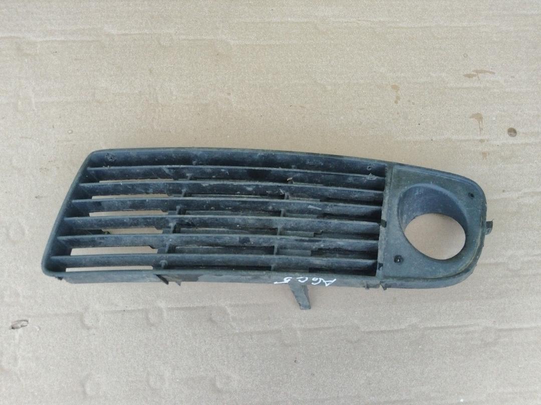 Заглушка (решетка) в бампер передний 3V6I3P Audi A6