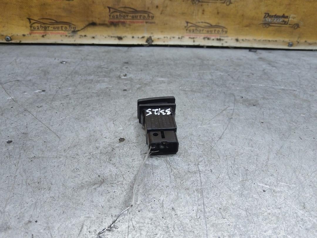 Кнопка аварийной сигнализации OUL8WP Toyota Avensis купить в магазине запчастей бу