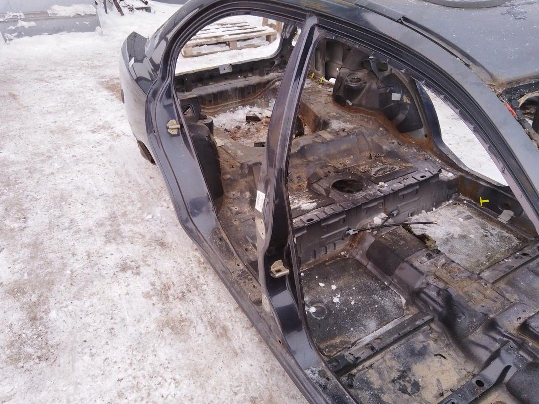 Стойка кузовная центральная правая 4X8TXS Mitsubishi Carisma купить на авторазборке