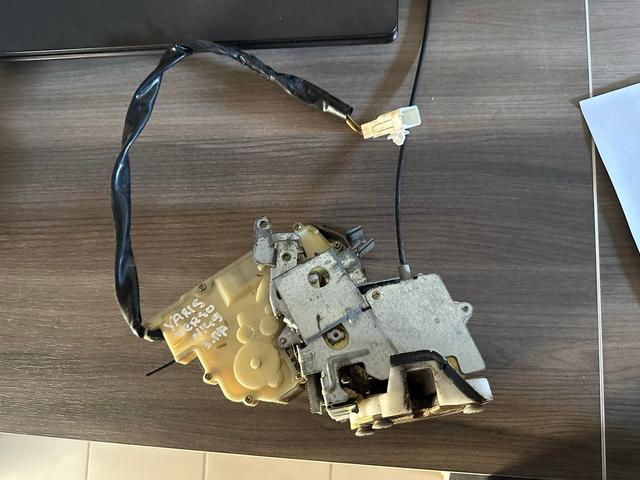 Замок двери задней правой ZCRMC5 Toyota Yaris Verso купить на авторазборке