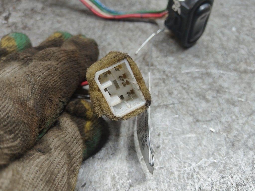 Кнопка стеклоподъемника переднего правого 3X5L42 Mazda Xedos 6 - Фото 2