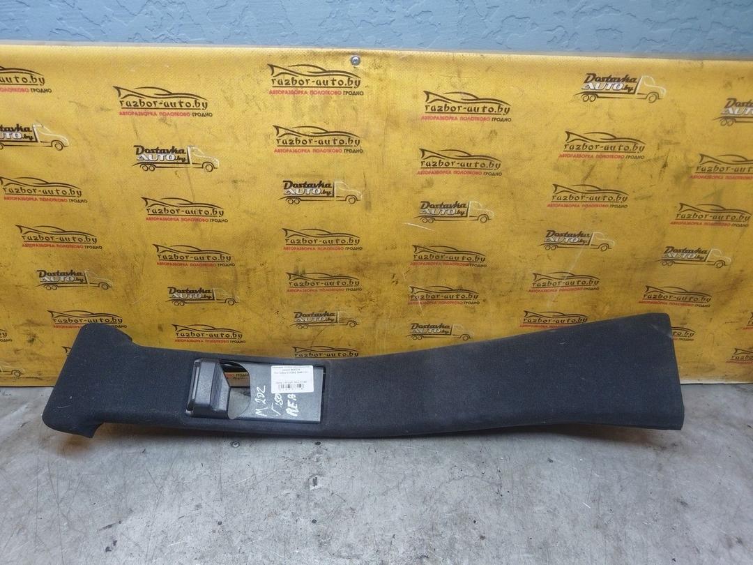 Обшивка стойки центральной левой BE82V9 Mercedes C W202