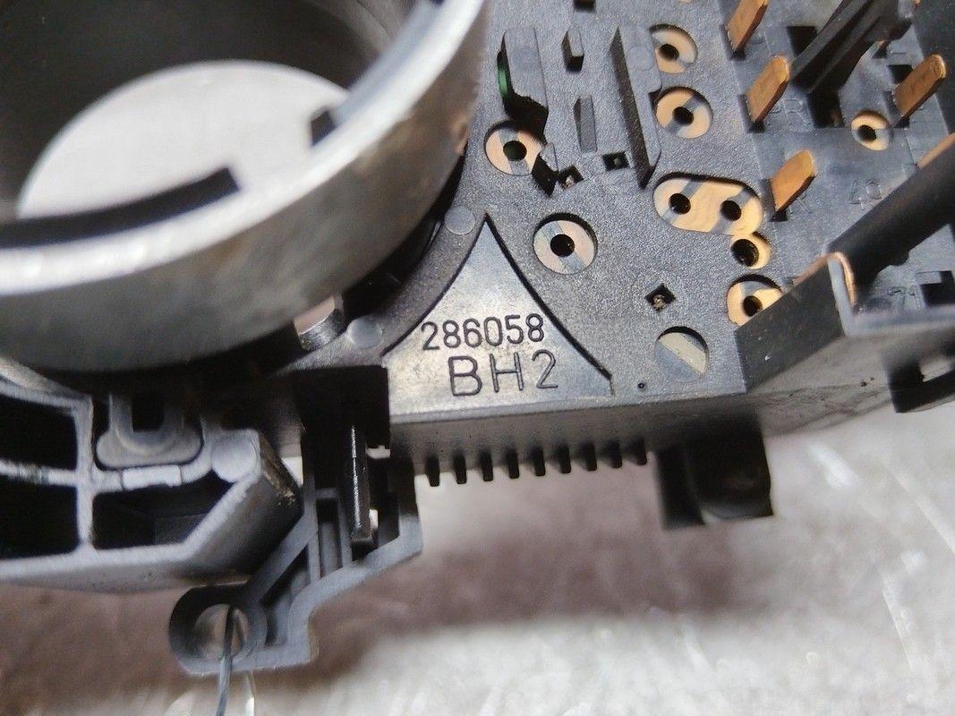 Переключатель подрулевой (стрекоза) UP3UBM Volkswagen Passat купить в магазине запчастей бу